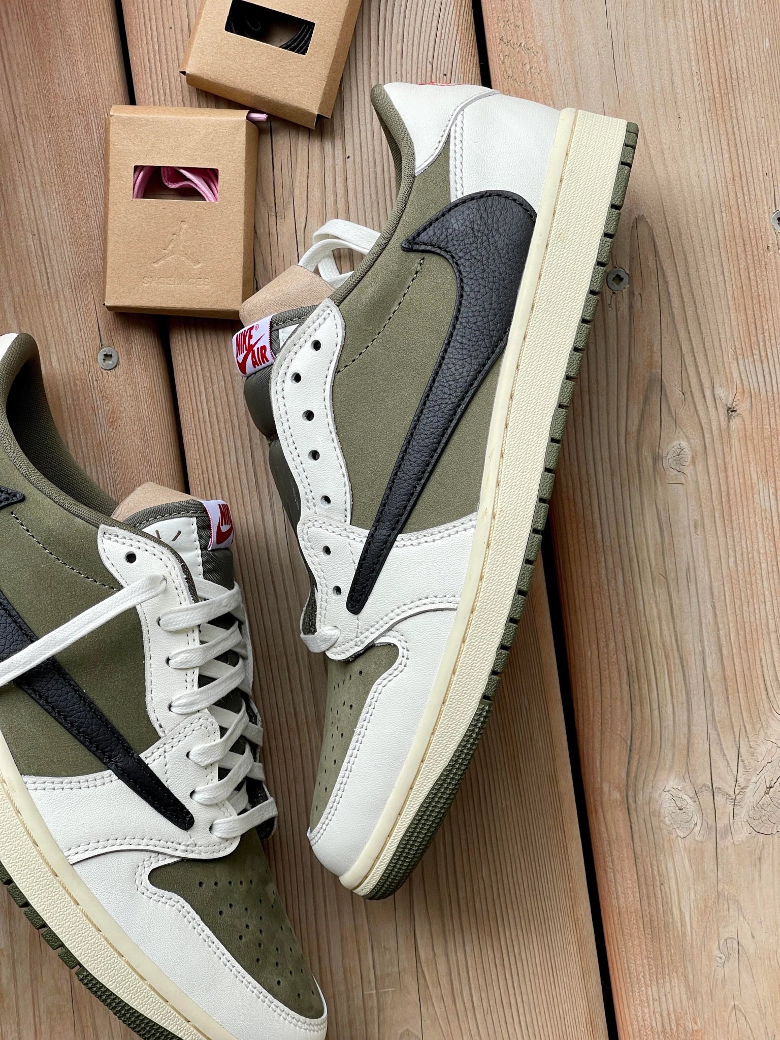 Air Jordan 1 Retro Low UND SP Travis Scott Medium Olive