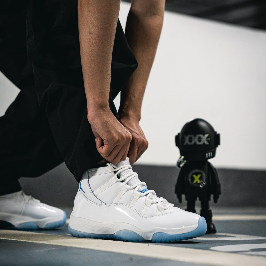 Jordan xi legend blue online