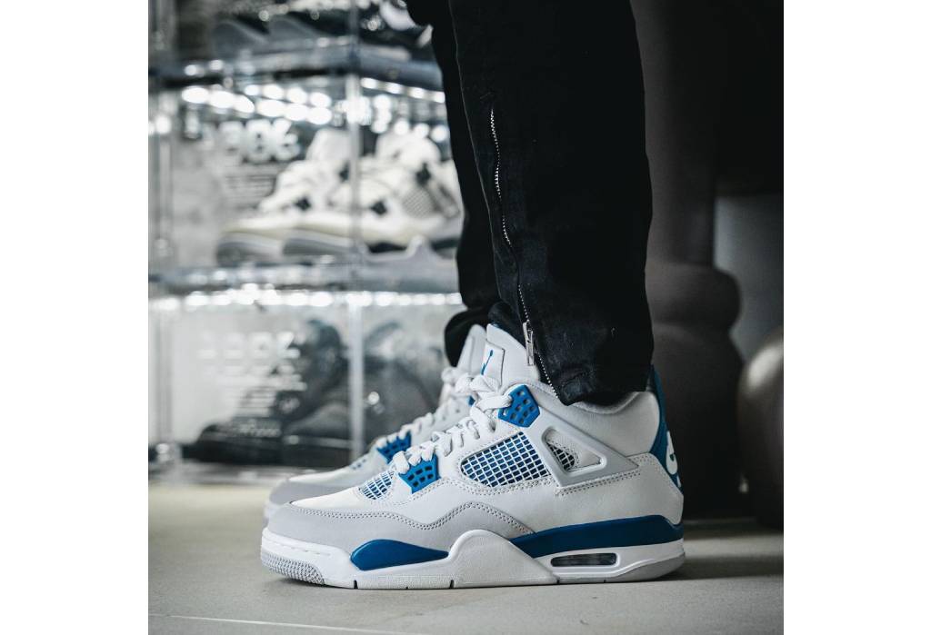 Jordan retro 4 white blue online