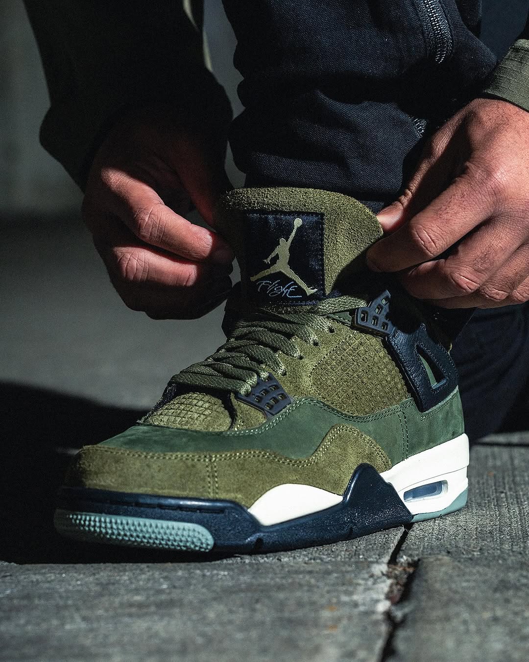 Jordan 4 Craft "Medium Olive" - FB9927 - 200 - Men's and Women's Sneakers > Sneakers > Jordan 4 > High - Top Sneakers