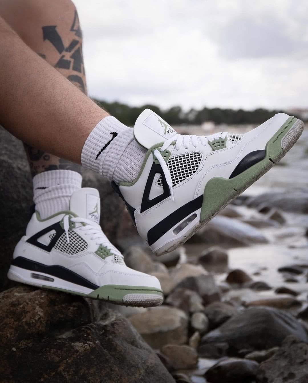 Jordan 4 Seafoam (W) - AQ9129 - 103 - Men's and Women's Sneakers > Sneakers > Jordan 4 > High - Top Sneakers