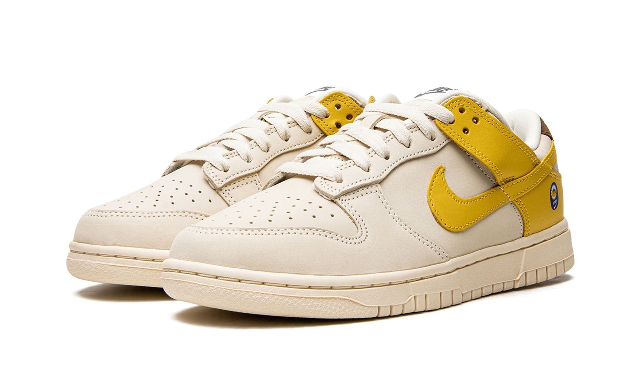 Nike Dunk Low LX "Banana" - DR5487-100 - Sneakers