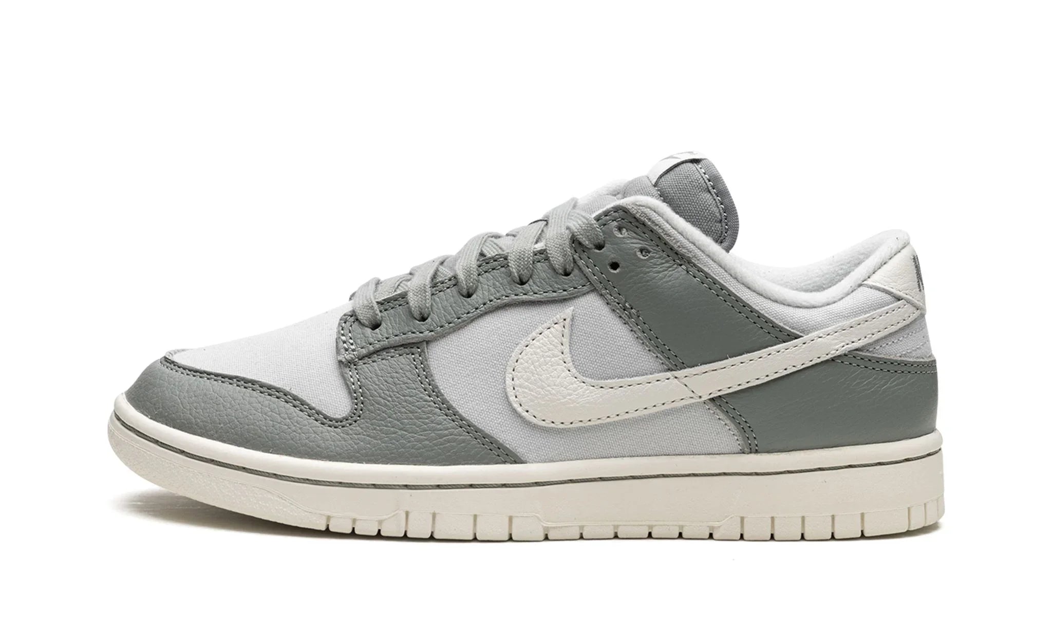 Nike Dunk Low PRM "Mica Green" - DV7212-300 - Sneakers