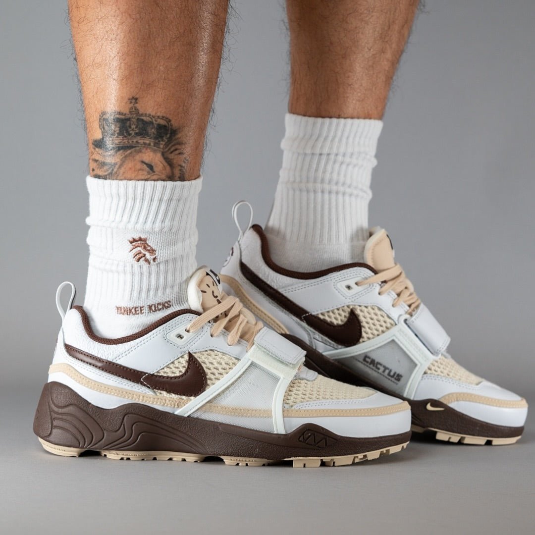 Nike Zoom Field Jaxx Travis Scott Light Chocolate - HQ3073 - 100 - Men's and Women's Sneakers > Sneakers > Nike Zoom Field > Mid - Top Sneakers